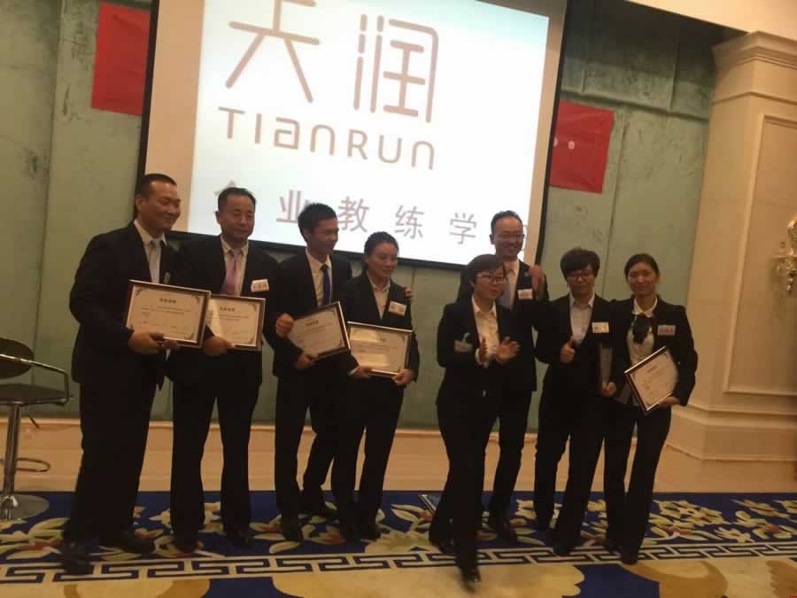 天潤lp32企業(yè)教練助教合影www.zzyuesao.cn 天潤lp32企業(yè)教練助教合影www.zzyuesao.cn